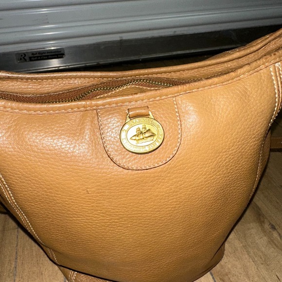 Vtg Brahmin Crossbody Hobo Shoulder Bag Tan Pebbled Leather Gold Medallion Logo - Picture 7 of 14